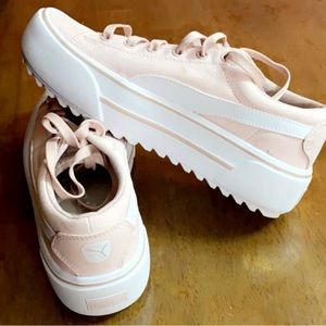 Woman Puma Shoes